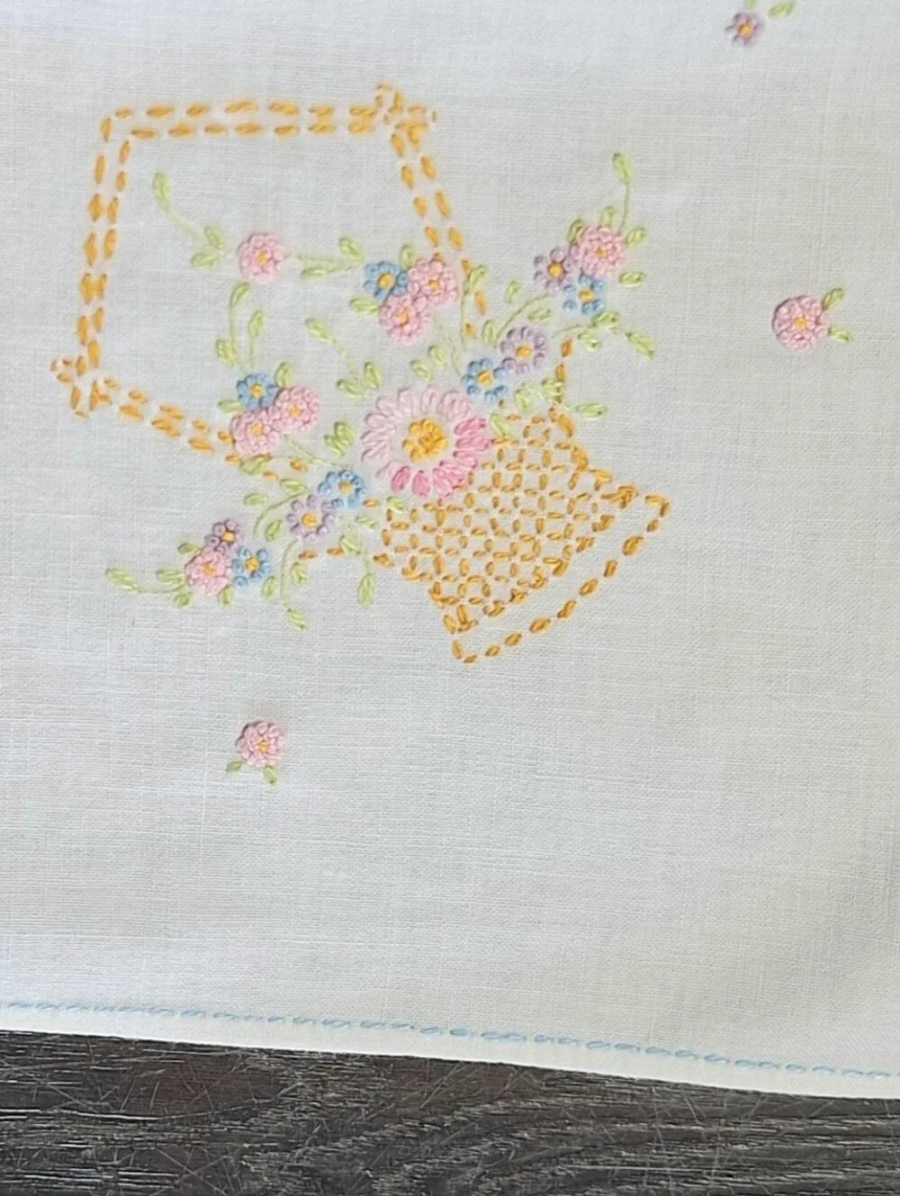 Vintage Handmade Embroidered Basket & Flowers Linen Tablecloth & Nakin Set